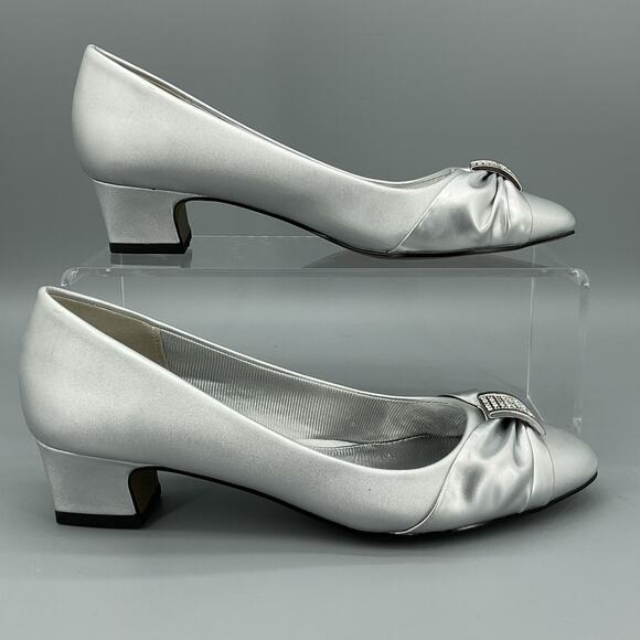 easy street Shoes - NEW Easy Street Women’s Eloise Pumps Silver Size 7N